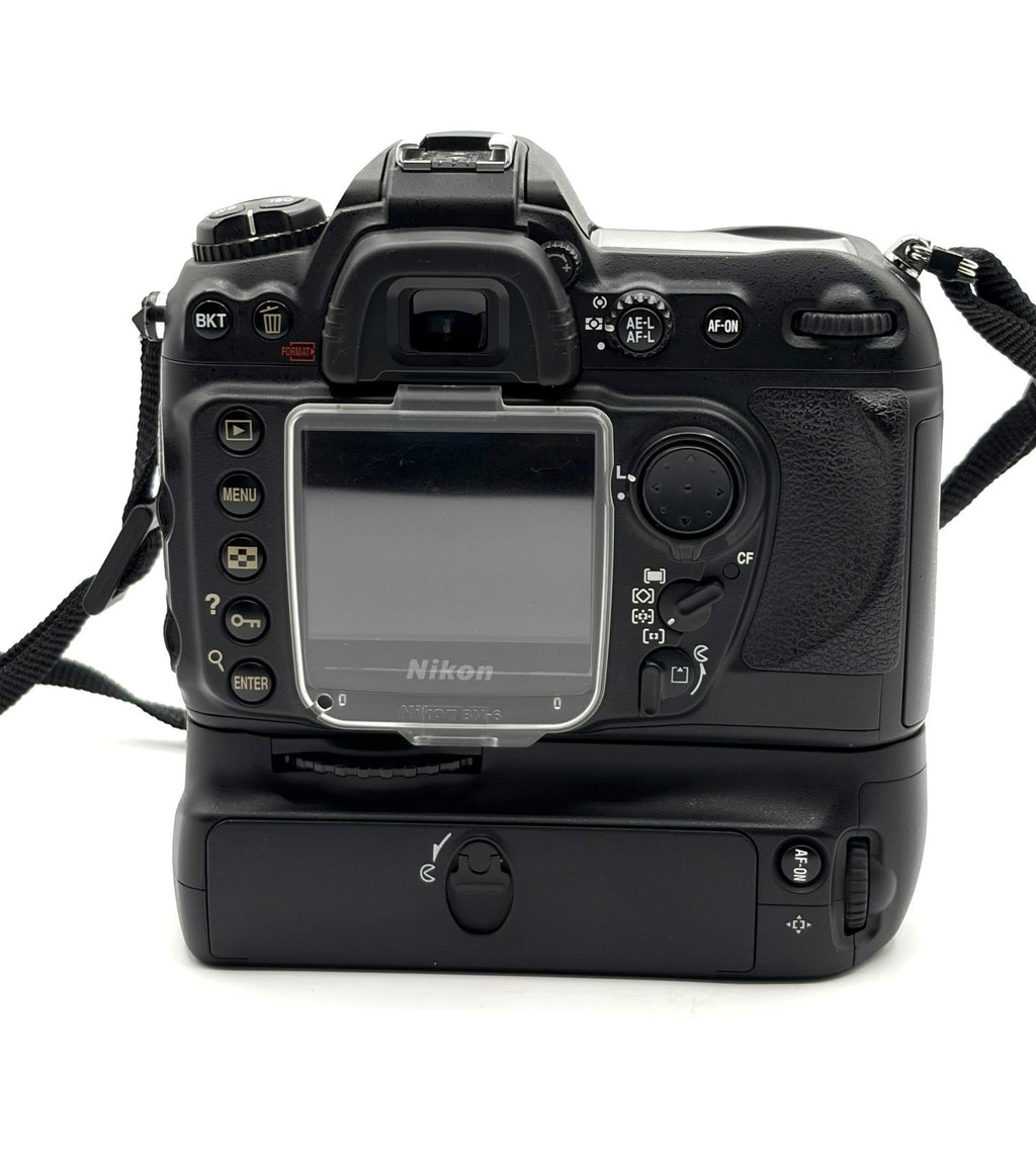 Nikon D200 Camera Body + MB-D200 Battery Grip Kit – Includes 2 Batteries